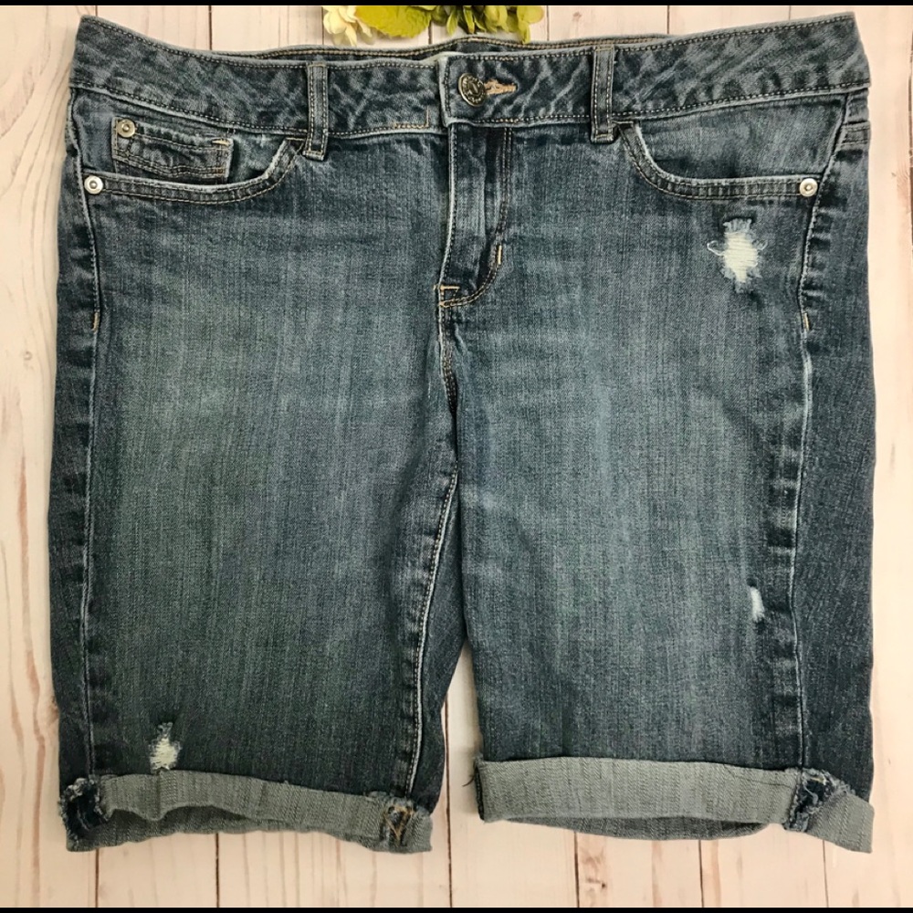 GAP Cute Mid Rise Distressed Denim Shorts/8